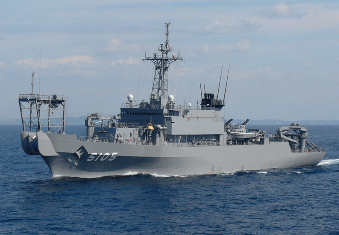 自衛隊の海洋観測艦