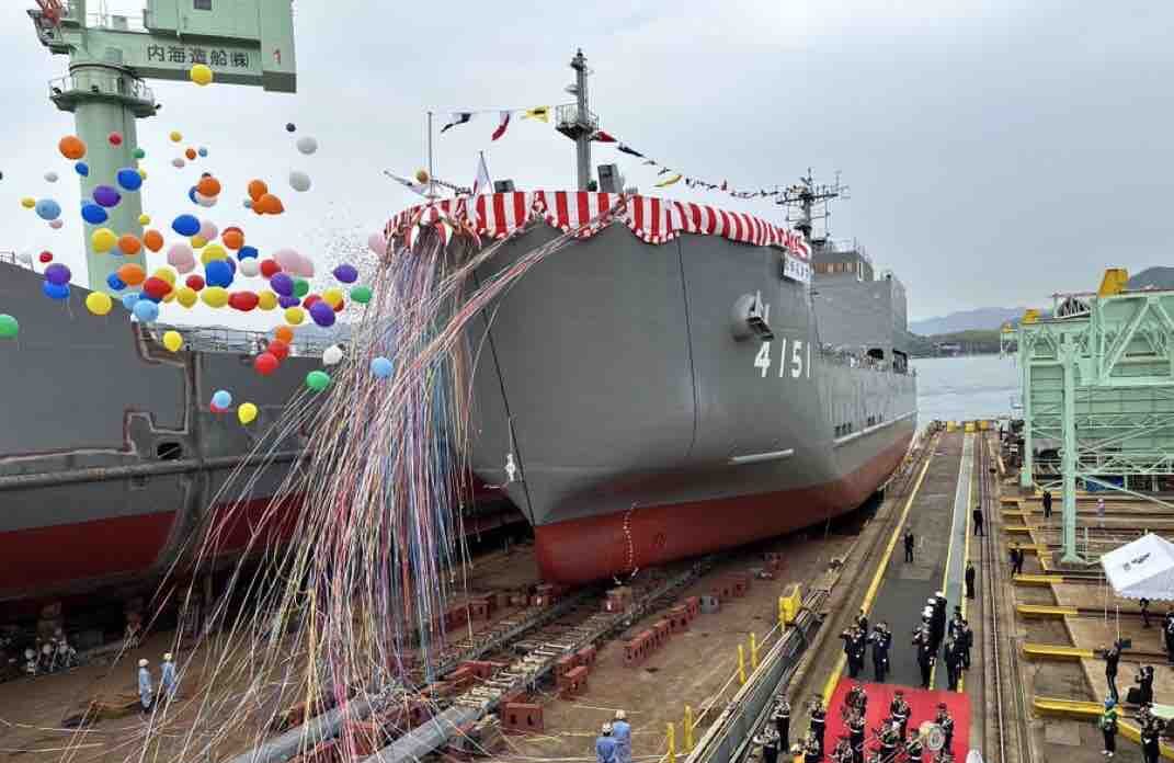 陸上自衛隊の輸送船