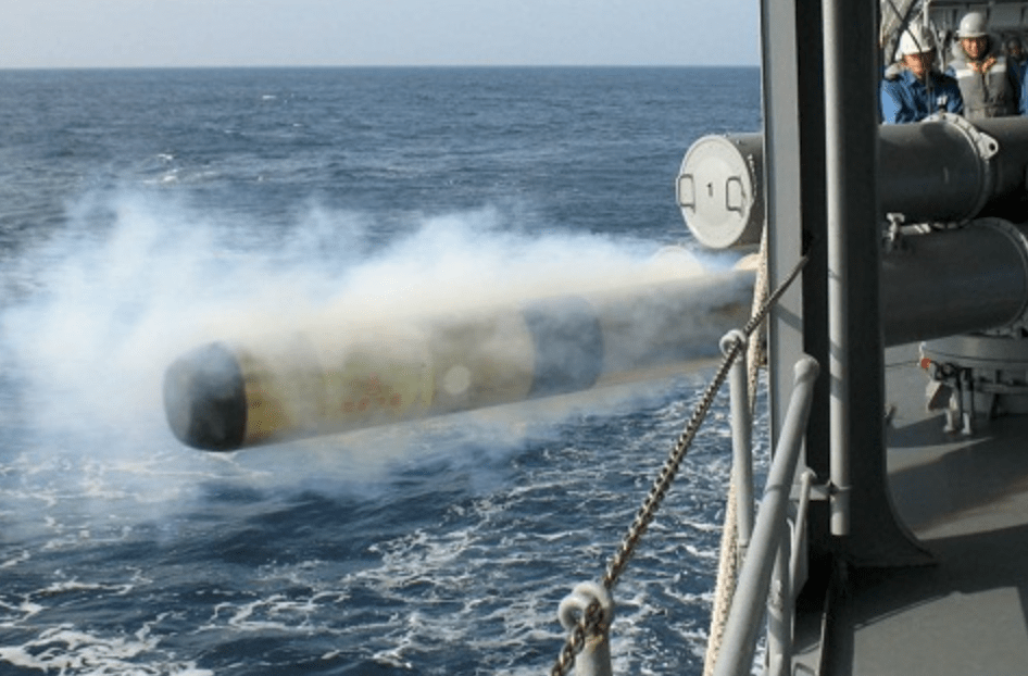 船から発射された魚雷