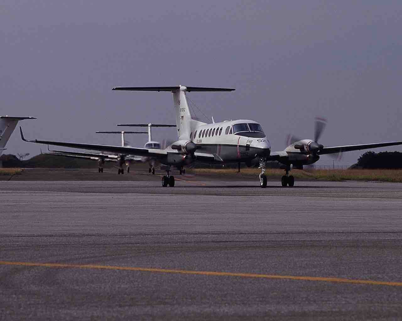 自衛隊のLR-2連絡機