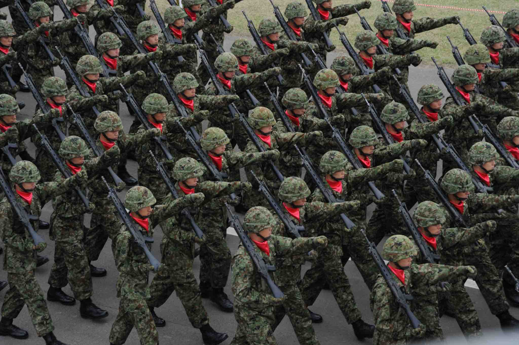 自衛官の行進
