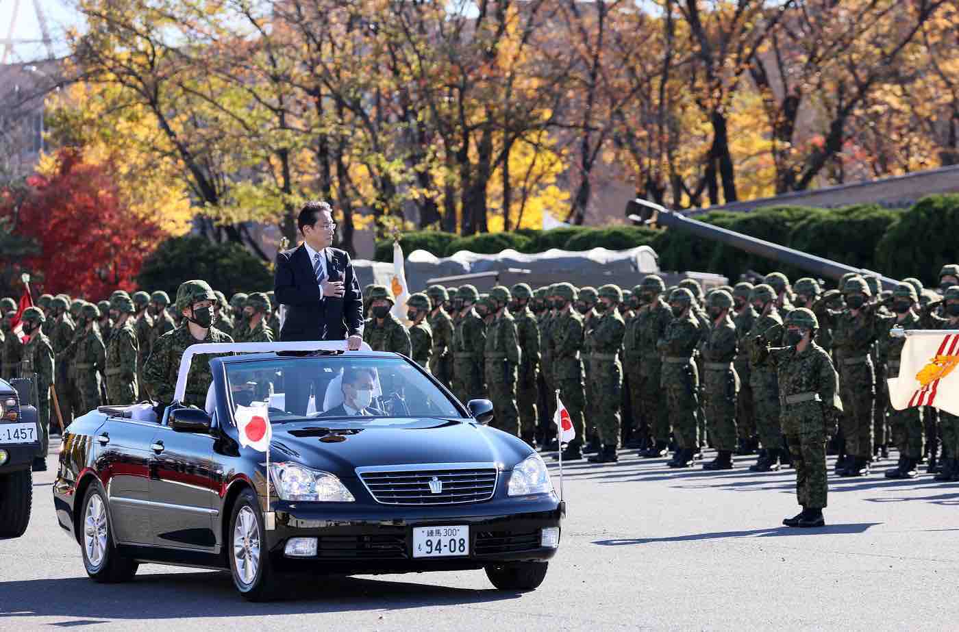 自衛隊を観閲する総理大臣