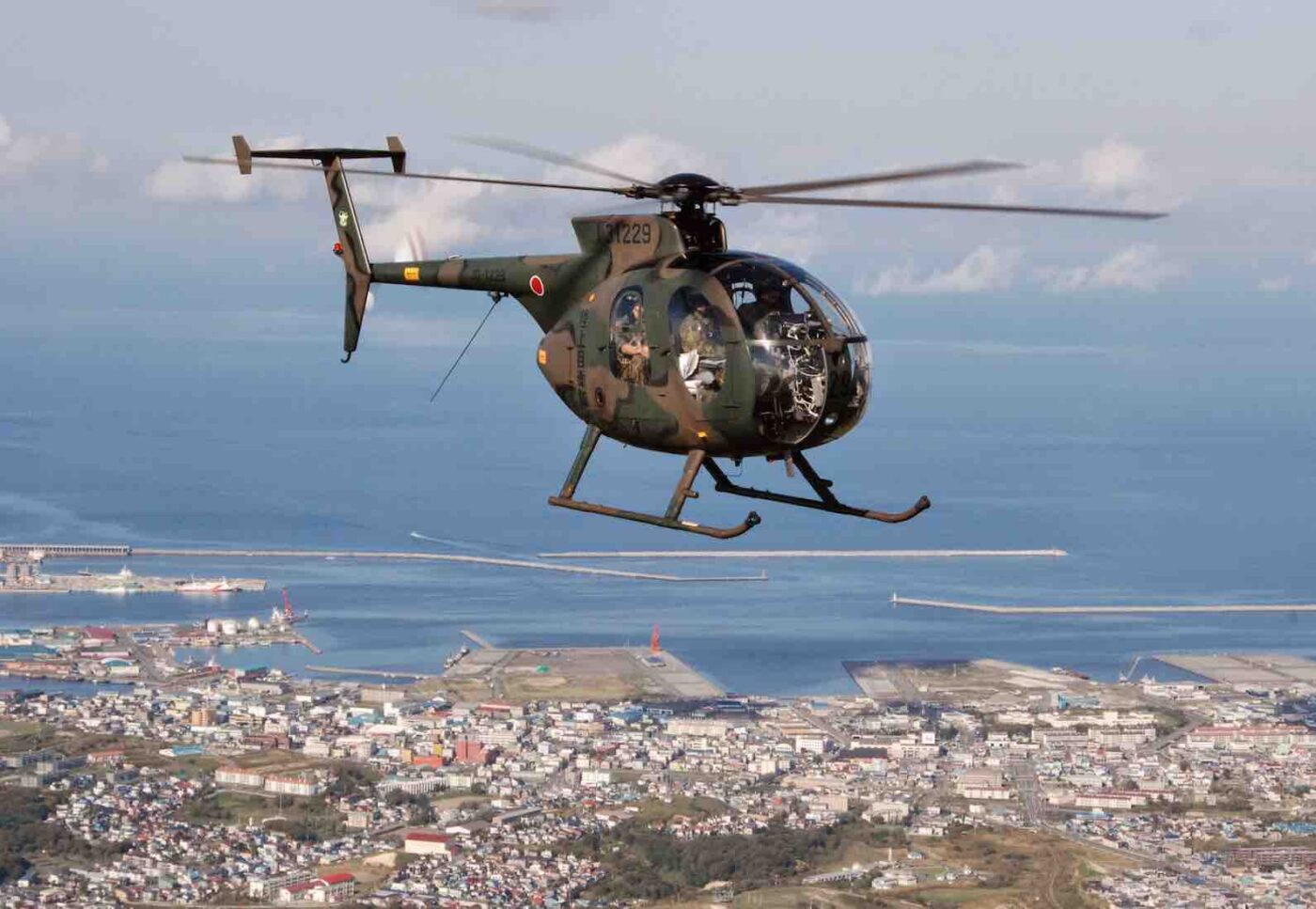 自衛隊のOH-6Dヘリ