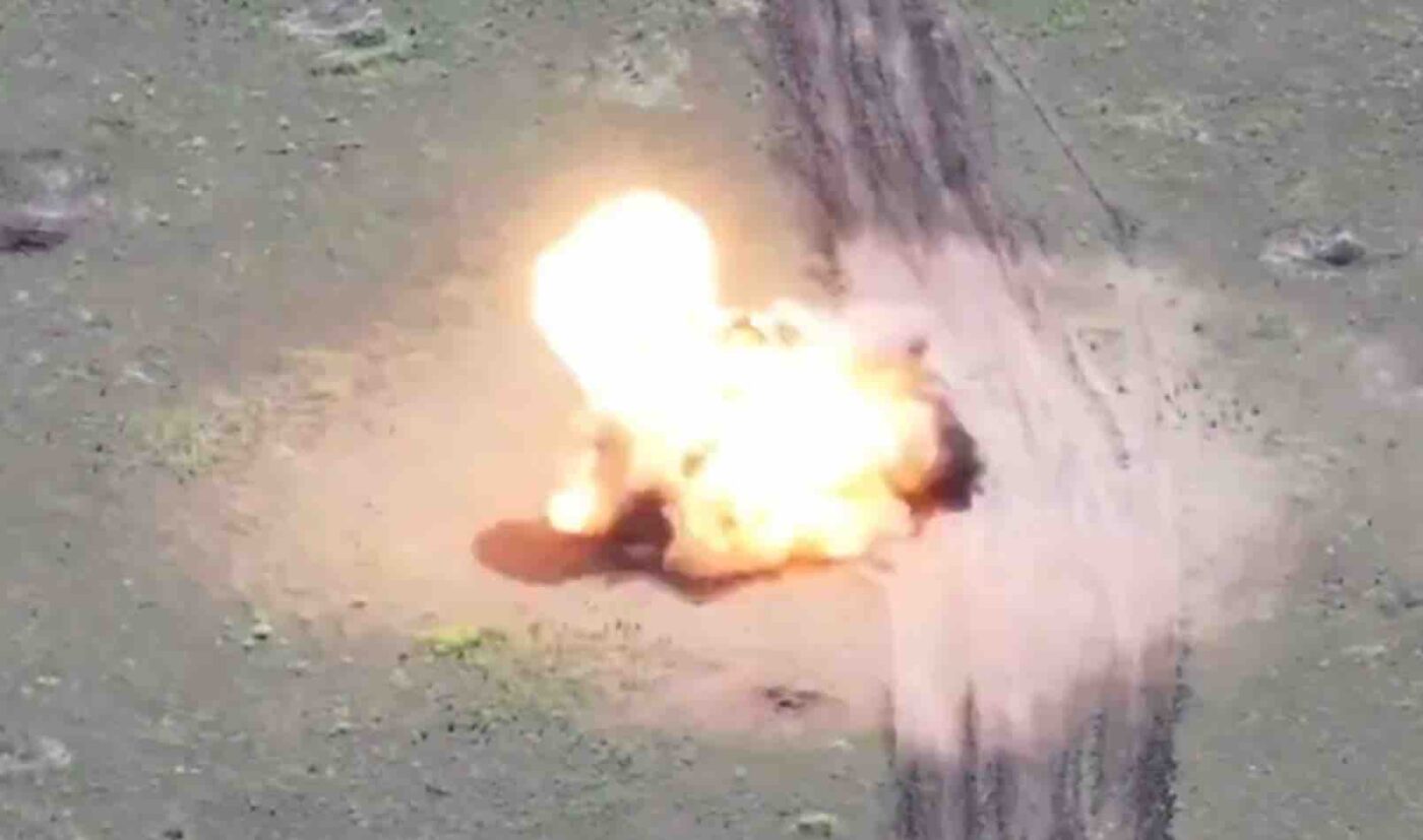 自爆ドローンに破壊された戦車