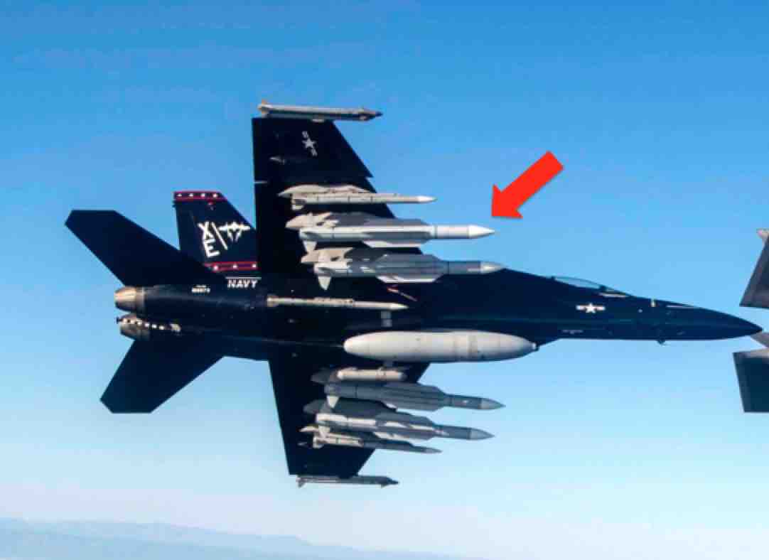 AIM-174Bを装備した戦闘機