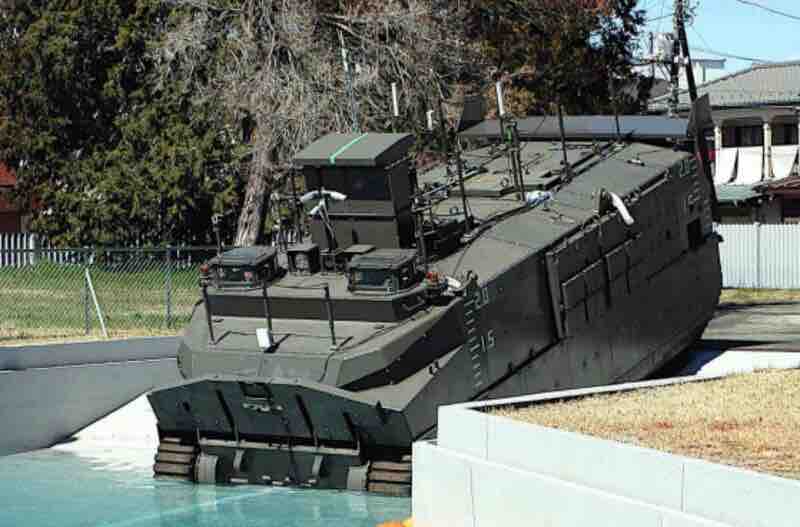 自衛隊の無人水陸両用車