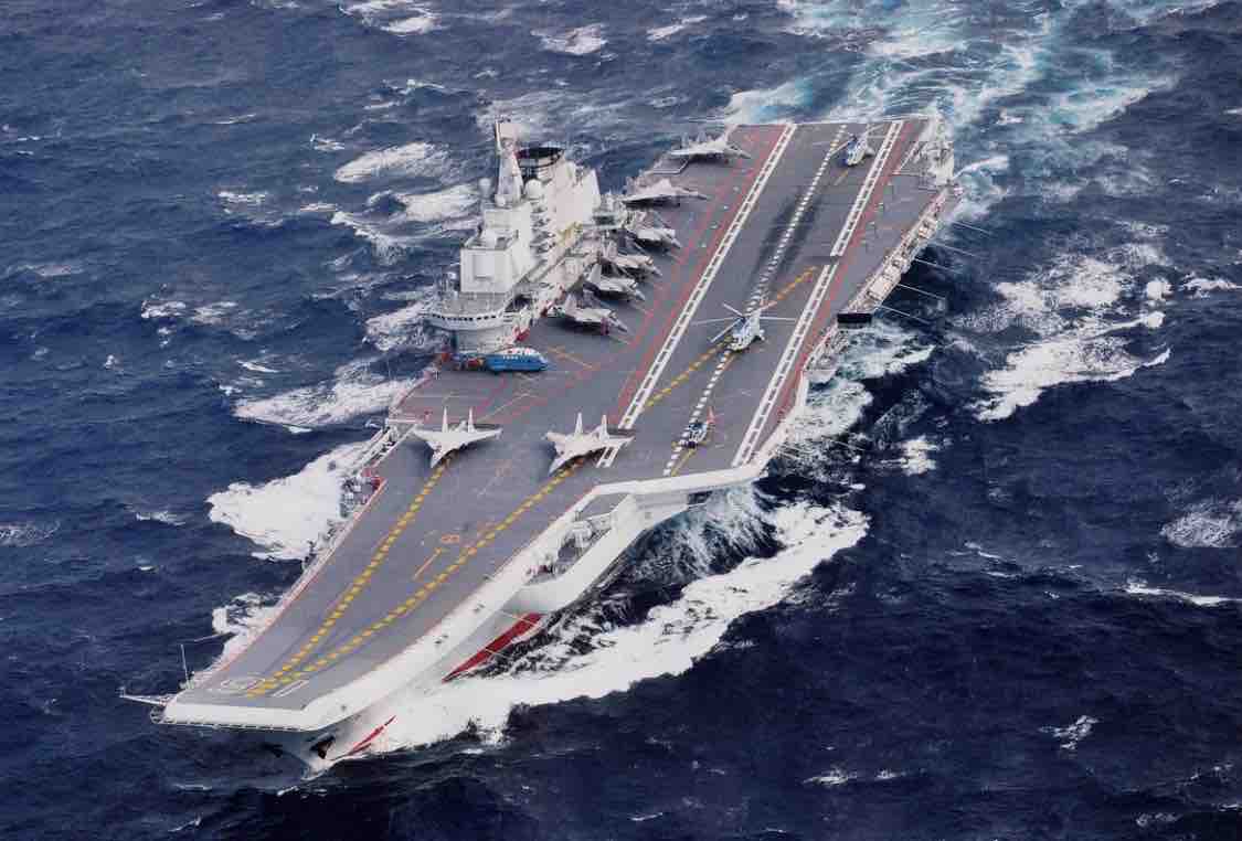 中国の空母「遼寧」