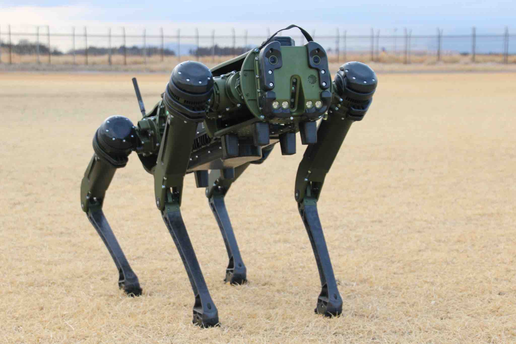自衛隊のロボット犬「Vision60」