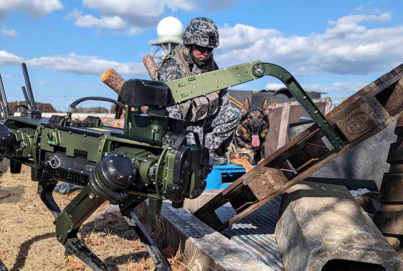 自衛隊のロボット犬「Vision60」