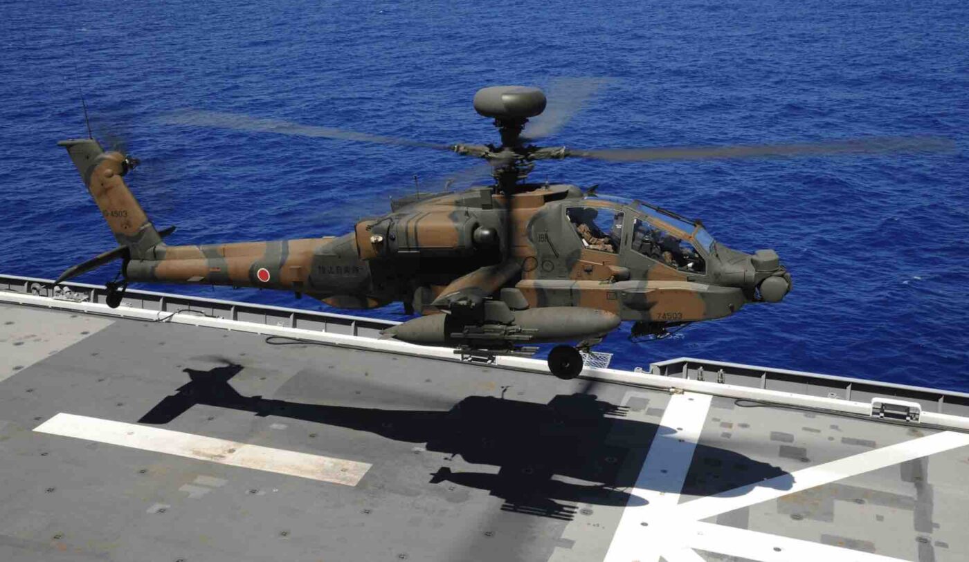 自衛隊のAH-64攻撃ヘリ