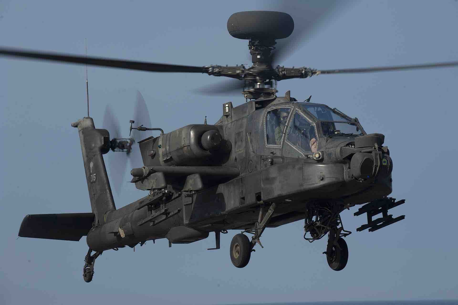 AH-64攻撃ヘリ